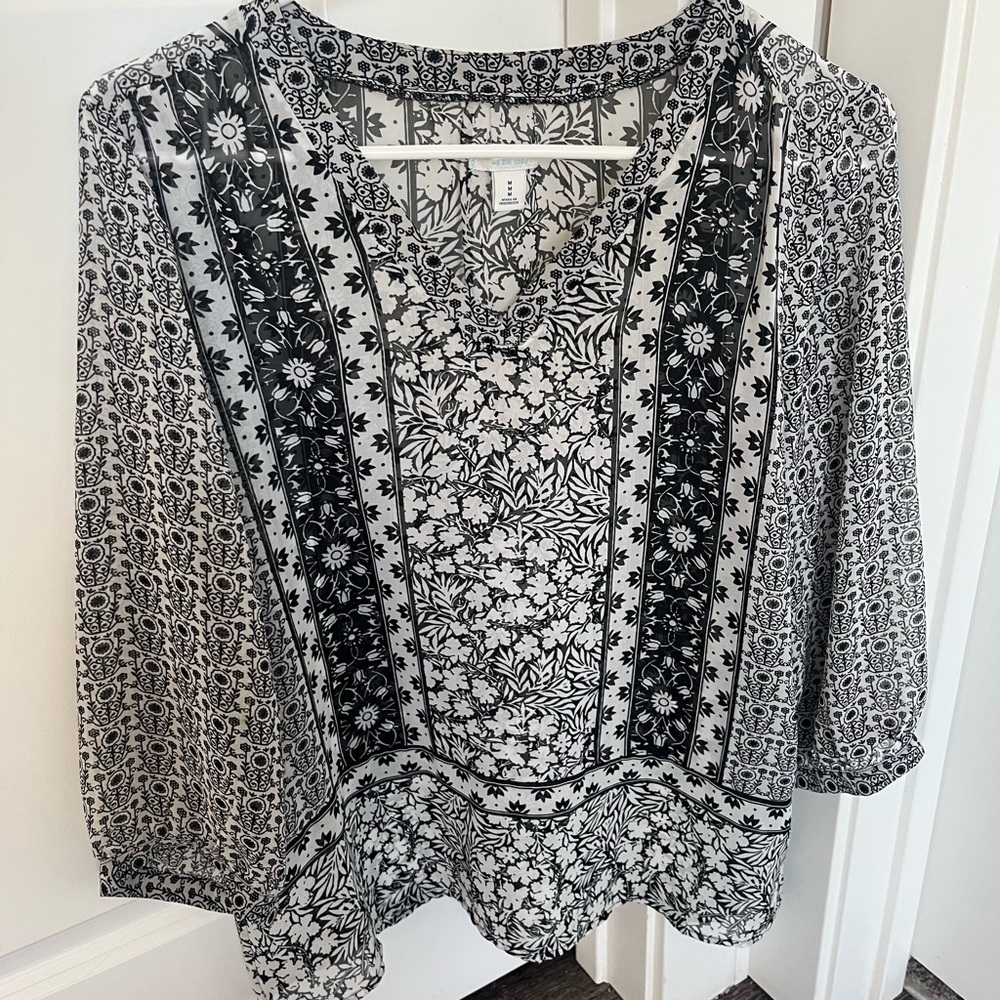 Thin Black and White Blouse